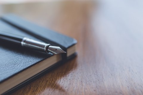 Jaki prezent dla dziadka kupić? Klasyczne upominki z charakterem