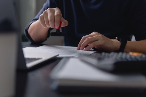 Jakie dane powinny znaleźć się na pieczątce firmowej?